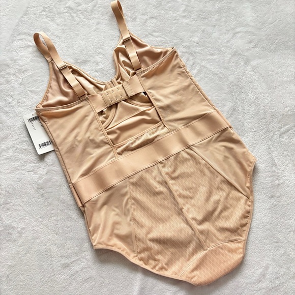 CHANTELLE Smooth Lines Shaping Bodysuit--40C - Picture 9 of 16